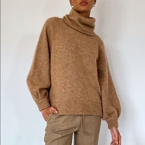 ARITZIA THE GROUP BY BABATON ADICHIE SWEATER IN BLUE PUFF SLEEVE OVERSIZED